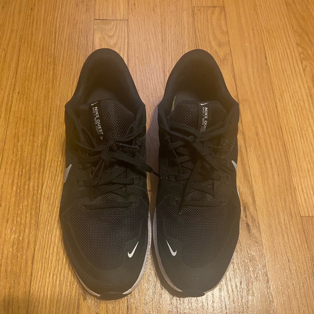 Nike Quest Sneakers